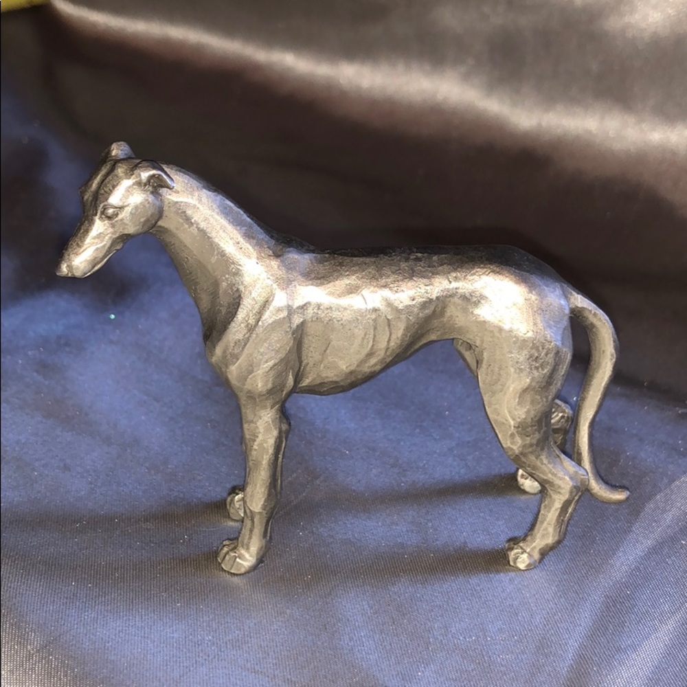 VINTAGE PEWTER GREYHOUND FIGURINE (100g) P.Davis